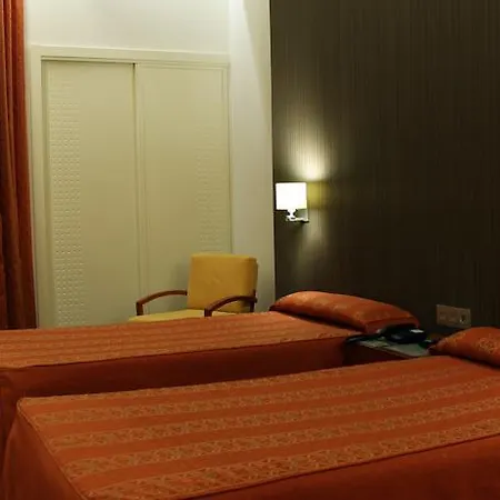 Hotel De Francia Y París