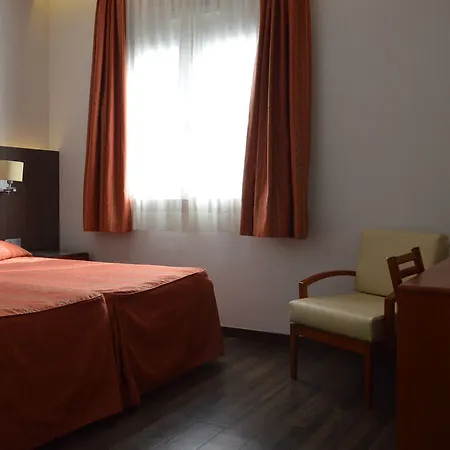 Hotel De Francia Y París 3*
